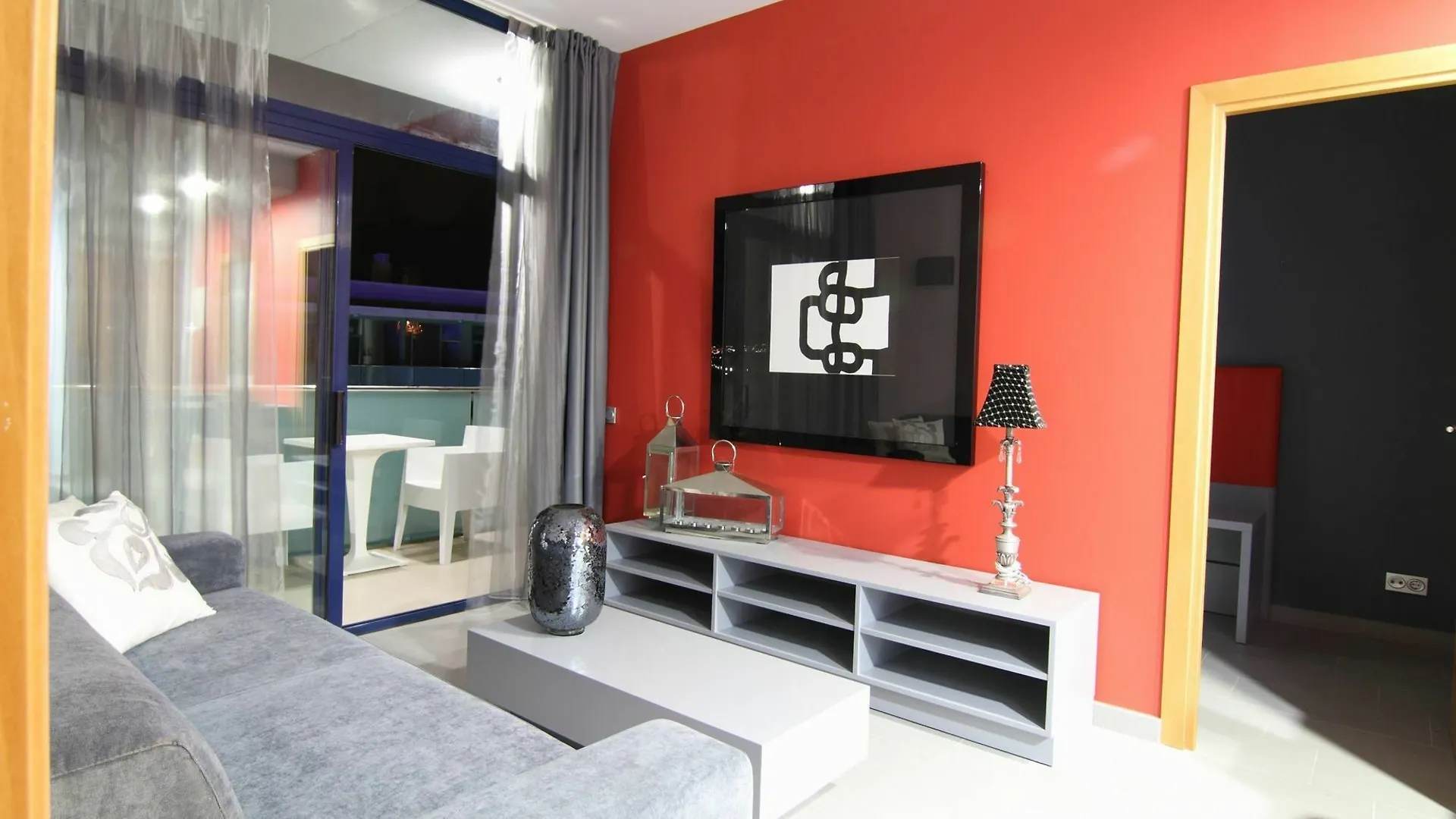 Aparthotel Four Elements Suites Salou
