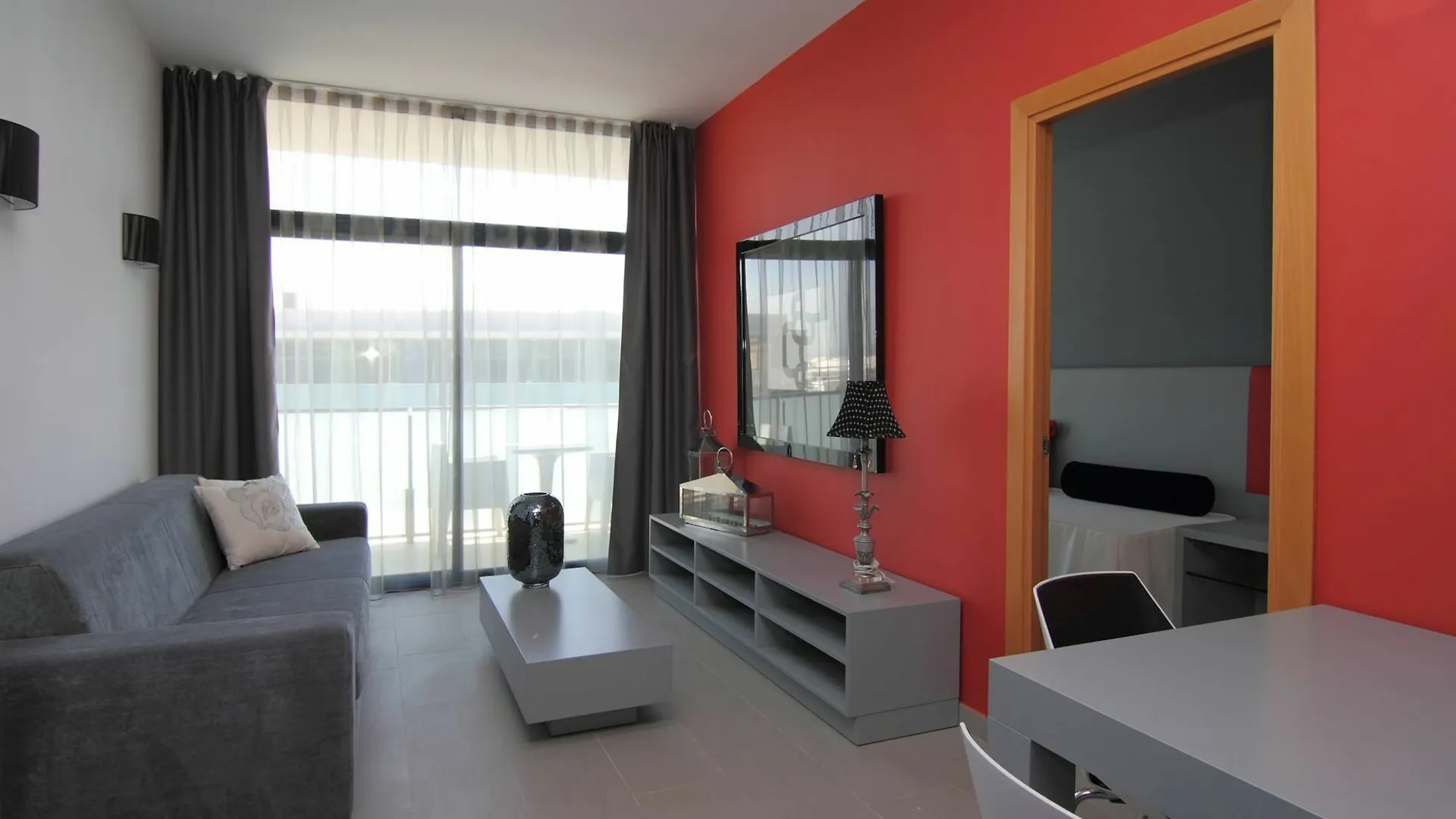 Aparthotel Four Elements Suites Salou 4*,  Espanha