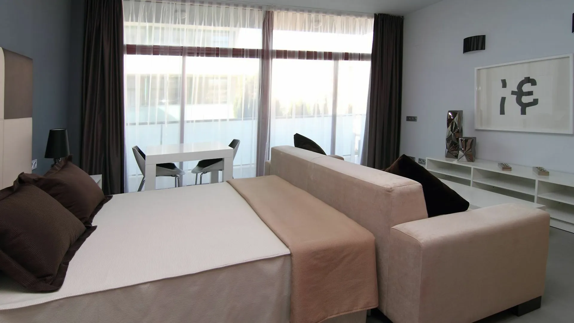 Aparthotel Four Elements Suites Salou